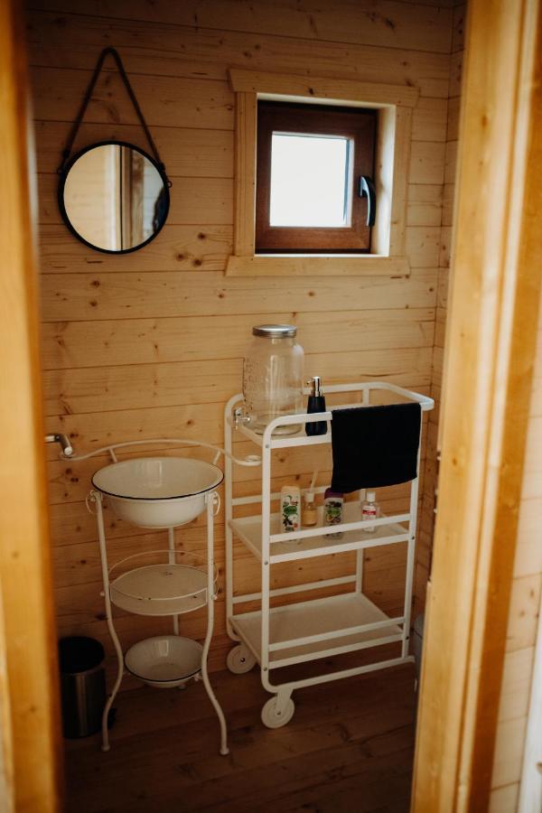 Treehome Tinyhouse Střítež Exterior foto